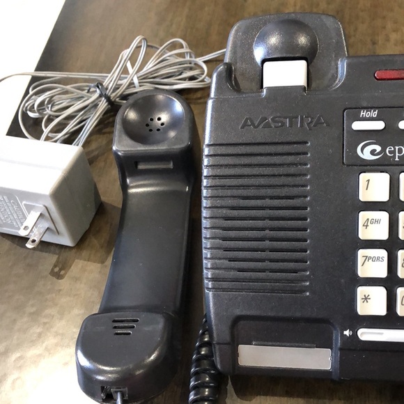 Aastra landline phone. Wall or desk speaker phone. Model 390 - Picture 7 of 11